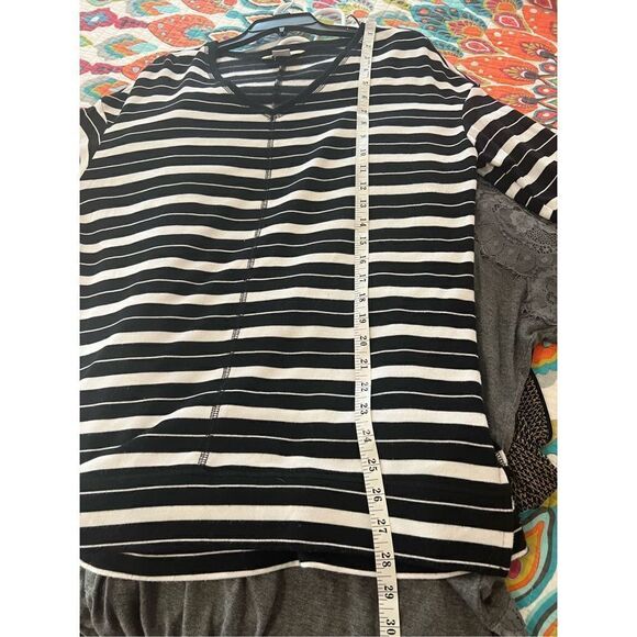 Liz Claiborne Weekend Black and White Striped Tunic Style Top - Picture 6 of 7